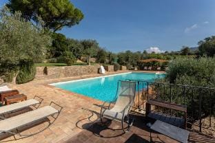 FRANTOIO  pool & Jacuzzi at Fontanaro Property Farm Stay in Umbria