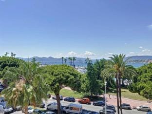 Luxurious Apartment Sea View Terrace -La Croisette Apartment in Cannes