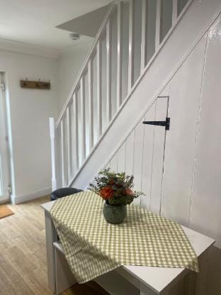 Cottage ideal for le shuttle and Designer Outlet. Vacation rental in England