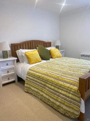 Cottage ideal for le shuttle and Designer Outlet. Vacation rental in England