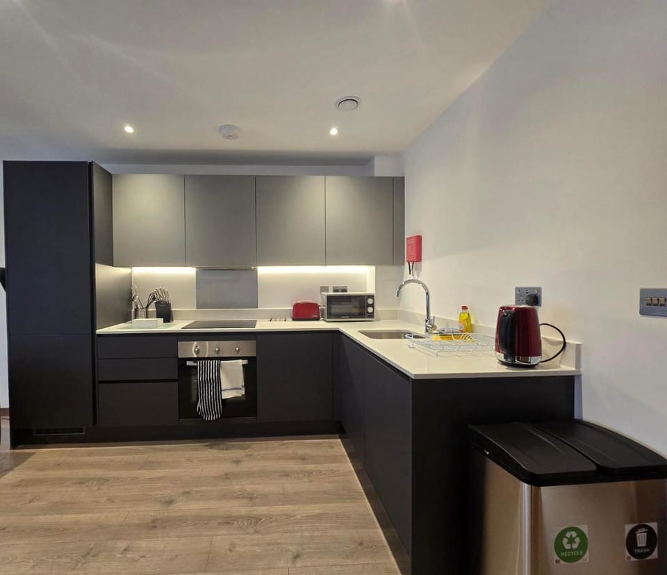 Roomspace Serviced Apartments - Harvest Lane Apartment in Molesey