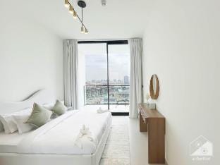 Luxury & Comfort at Binghatti Amber with Balcony Vacation rental in Dubai