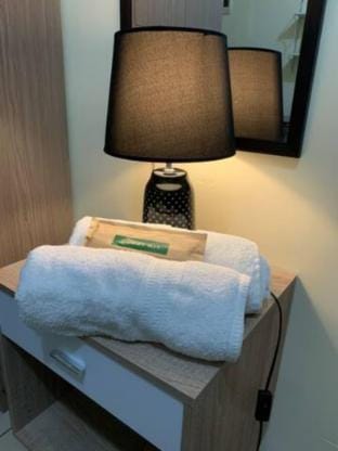 Studio 27 at Urban Deca near Megamall, free Wi-Fi Vacation rental in Mandaluyong