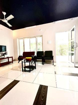 Entire Lakefront Bungalow Exclusively For You Farm Stay in Kerala