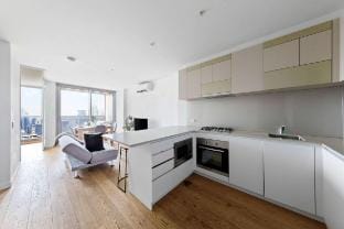 Cozy 2BR Apt Steps from Southern Cross, City Views Vacation rental in Melbourne