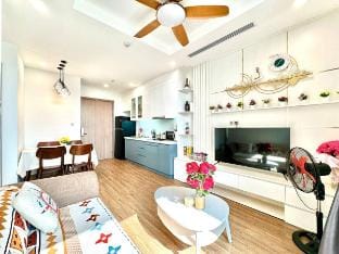 Apt 2Bedroom Near Vincom, Marriott Vacation rental in Laos