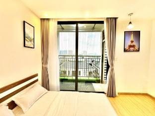 Great Apt In Vinhomes Green Bay With Pool And Gym Vacation rental in Laos