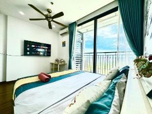 Fully Furnished Apartment In Vinhomes Green Bay Vacation rental in Laos