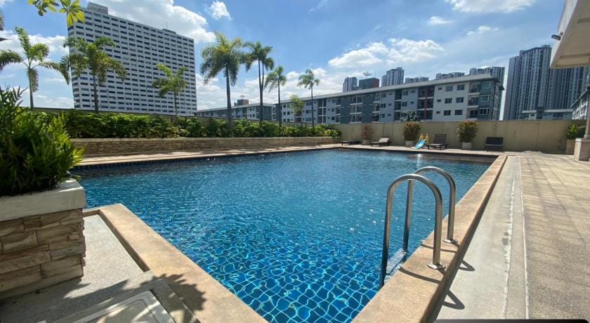 Luxe Design | Wellness & Tropical Retreat Apartment in Bangkok