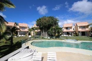 Bungalow Les Banians, front de mer avec piscine Vacation rental in Rivière du Rempart District, Mauritius