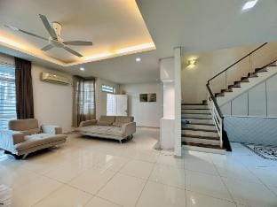 Shamrock Bay Haven 5BR Homestay@22pax@B.Ferringghi Vacation rental in Tanjung Bungah