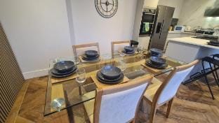 5 Bed Sleeps 10 Full Kitchen Parking x 3 Vacation rental in Ayr