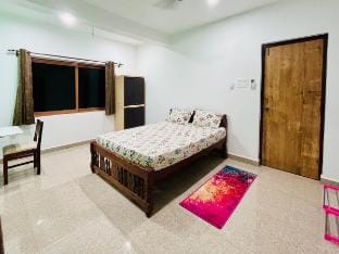 AC Double room with garden view Vacation rental in Goa, India