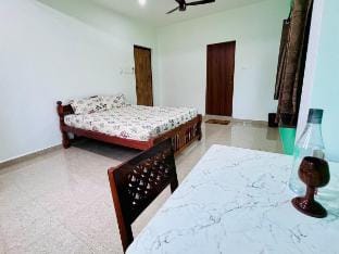 AC Double room with garden view Vacation rental in Goa, India