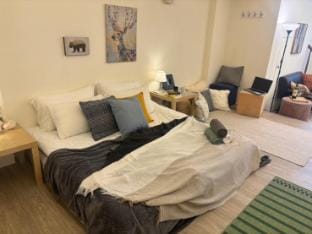 Ximendin西門町台北車站 京站時尚廣場 4-7人 全新裝潢  Apartment in Taipei City