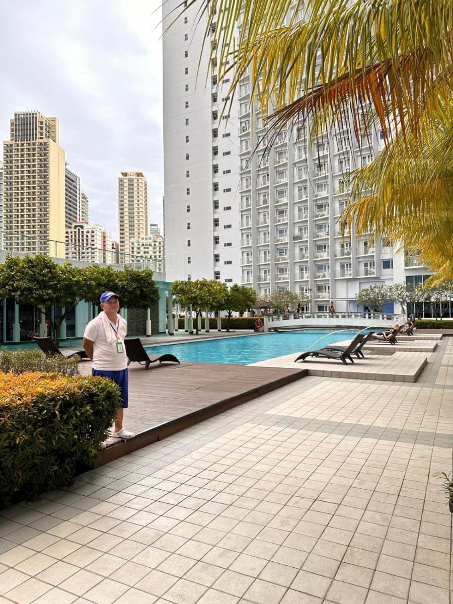 The Essential 2 BR at Sm Jazz  Makati 100 mbps  Vacation rental in Makati