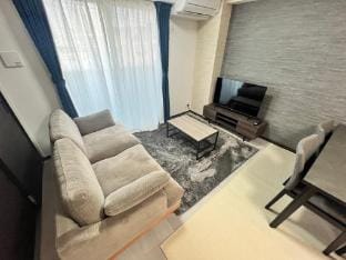 sh402/6 single beds/3 bed room/max 6 person Apartment in Osaka