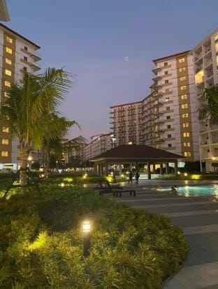 2 BR-Condo near NAIA Airport w/ Wi-Fi and Netflix Apartment in Las Pinas