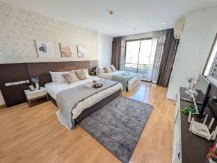 New Condo★★★ Premium Location 100m to Nana BTS ★★★ Vacation rental in Bangkok