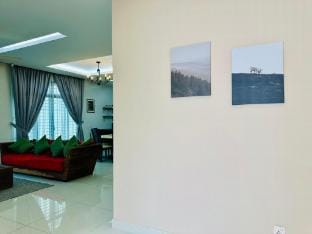 Luxury 5BR Stay| Walk to Beach & Night Market Fun! Villa in Batu Ferringhi, Penang, Malaysia