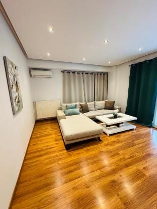 Charming house by the beach Apartment in Athens