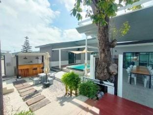 บ้านตาริเวอร์วิลล่า Villa in Thailand