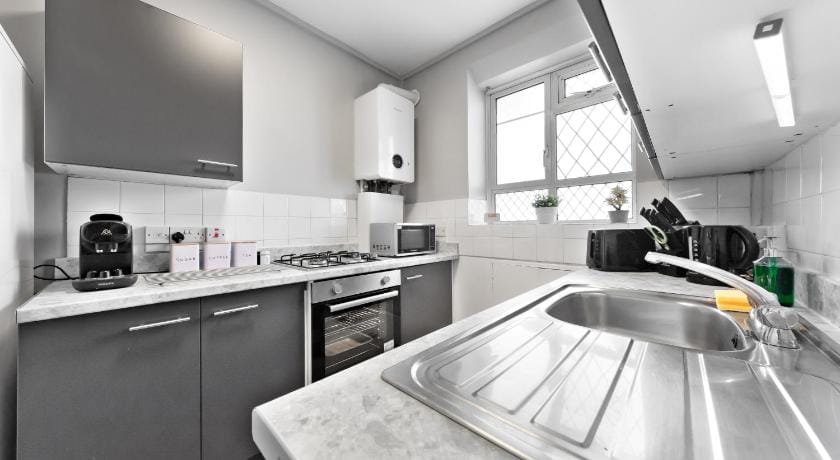 White City Retreat - 2 Bedroom Apartment in London