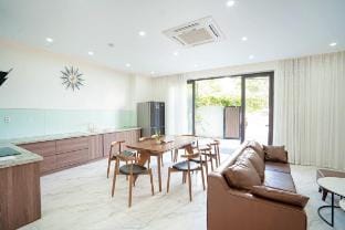 Biệt thự 9pn với không gian ấm cúng, hồ bơi và BBQ Vacation rental in Da Nang