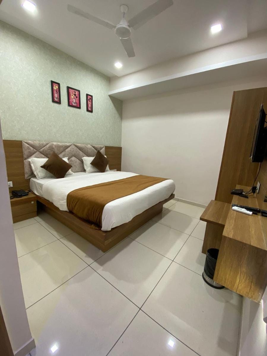 Hotelsuncity inn Hotel in Vadodara