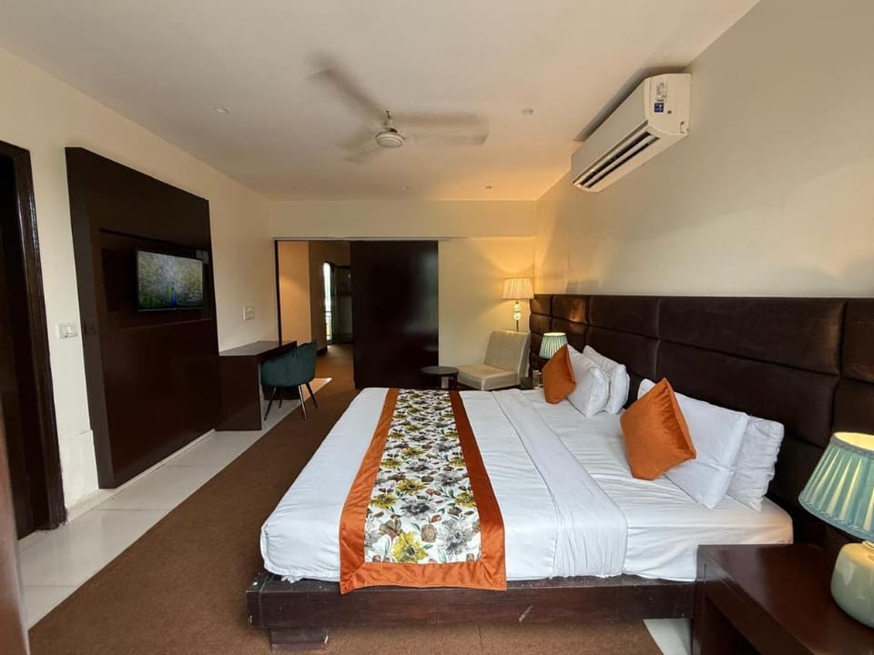 Hotel Grand Arcasia Saket - Near PVR Anupam Hotel in New Delhi