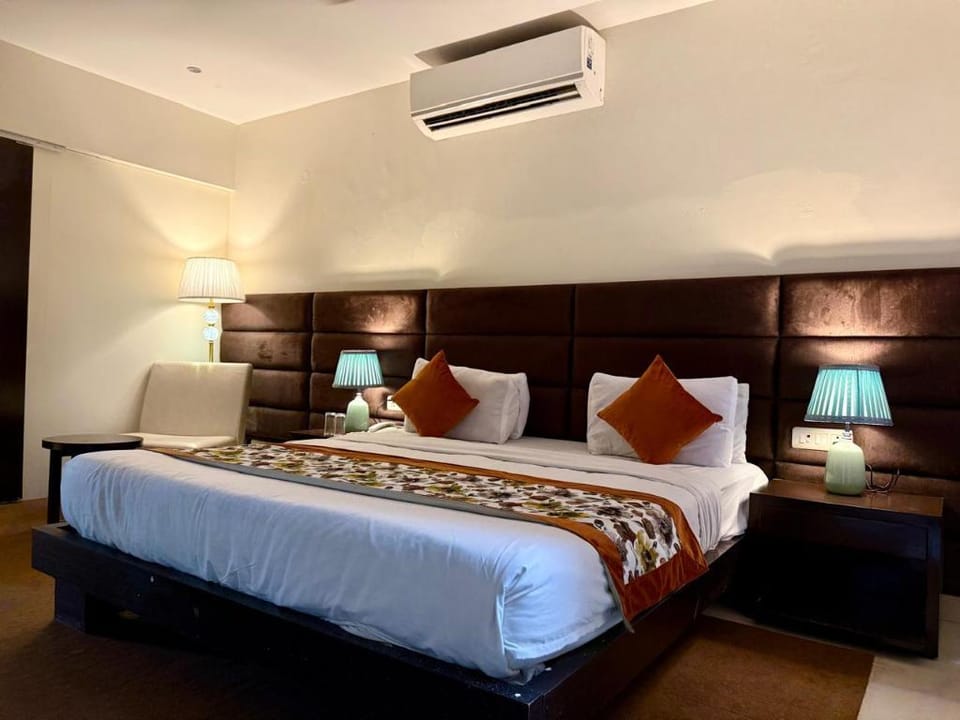 Hotel Grand Arcasia Saket - Near PVR Anupam Hotel in New Delhi