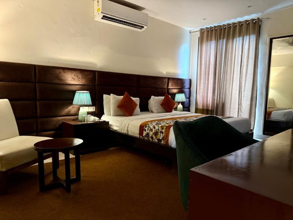 Hotel Grand Arcasia Saket - Near PVR Anupam Hotel in New Delhi