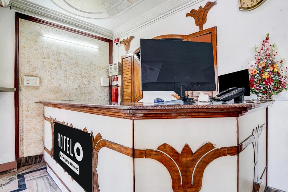 Hotel O Hussainganj Near Vidhansabha Hotel in Lucknow