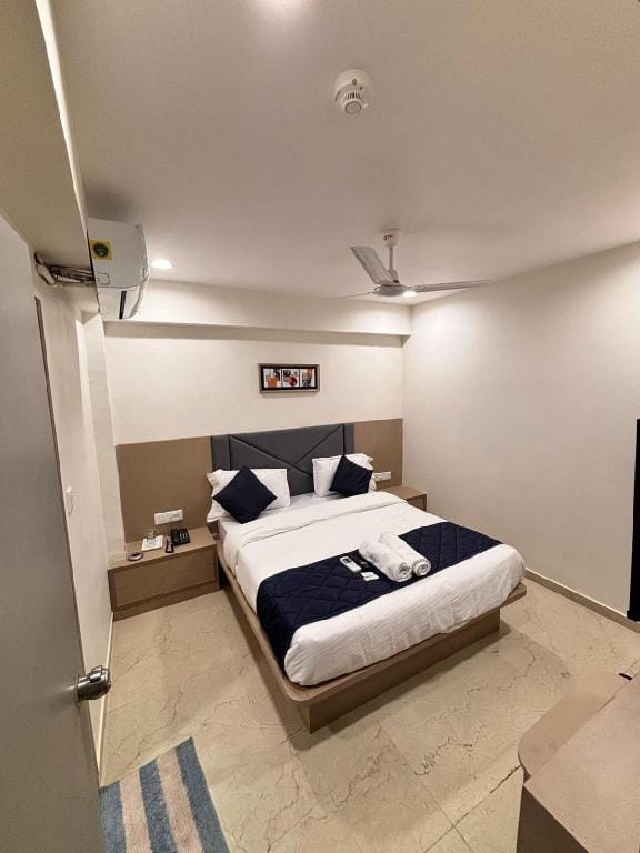 HOTEL ROYAL SQUARE Hotel in Ahmedabad