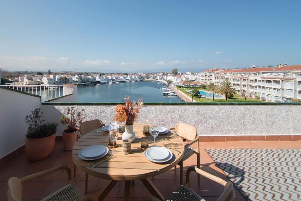 WELCS APARTAMENTO 223 EMP con TERRAZA con VISTA Apartment in Alt Empordà