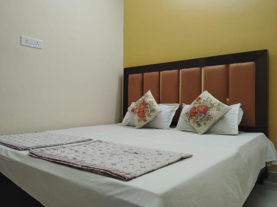 Om Sadan Guest House Stay Ayodhya Dhaam Hotel in Uttar Pradesh