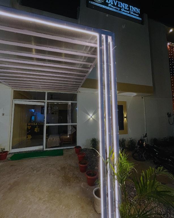 NEW DIVINE INN BED  Apartment in Varanasi