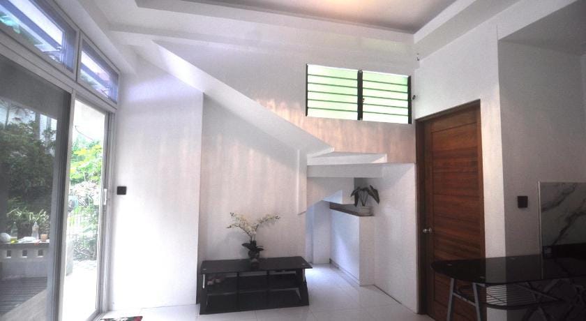 Aguada Hills Residence Apartment in Puerto Galera