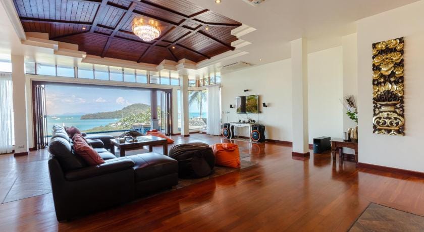 Grand View Panwa Luxury Villa Apartment in Wichit