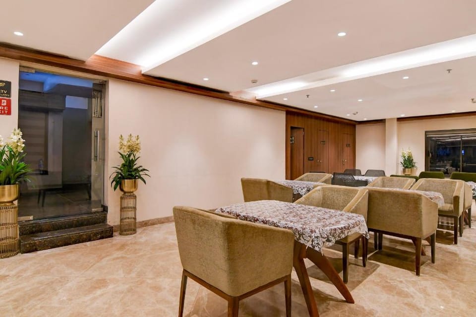 Super Townhouse Oak DLF Newtown Bus Terminal Hotel in Kolkata