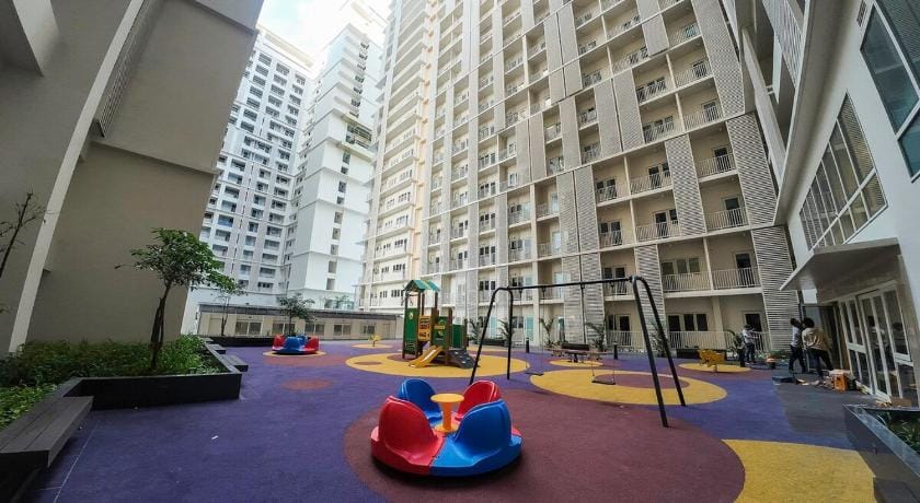 LUXX Suites McKinley with fast WIFI in BGC Apartment in Makati