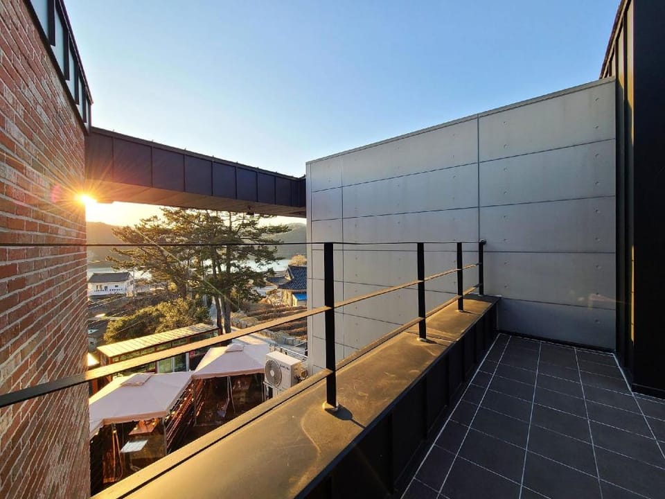 Gyeongju Art Hill Family Group Pet-Friendly Pension Bed and Breakfast in South Korea