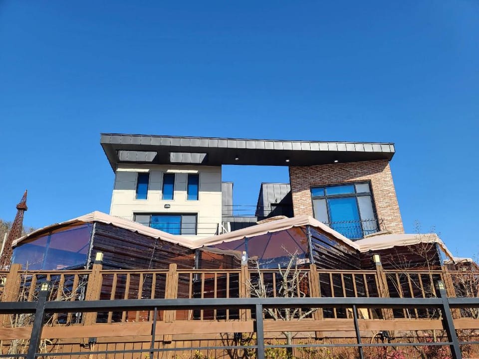 Gyeongju Art Hill Family Group Pet-Friendly Pension Bed and Breakfast in South Korea