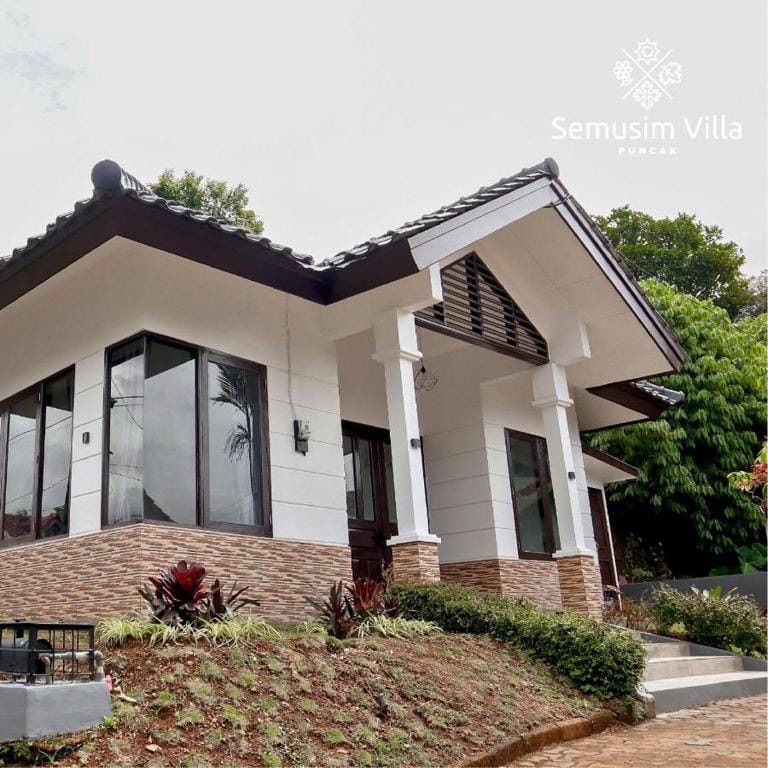 Sierra by Semusim Villa Hotel in West Java
