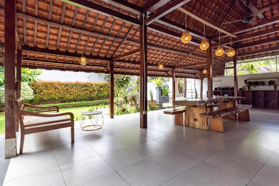 Urbanview Asung 2 Guesthouse near Canggu Hotel in North Kuta