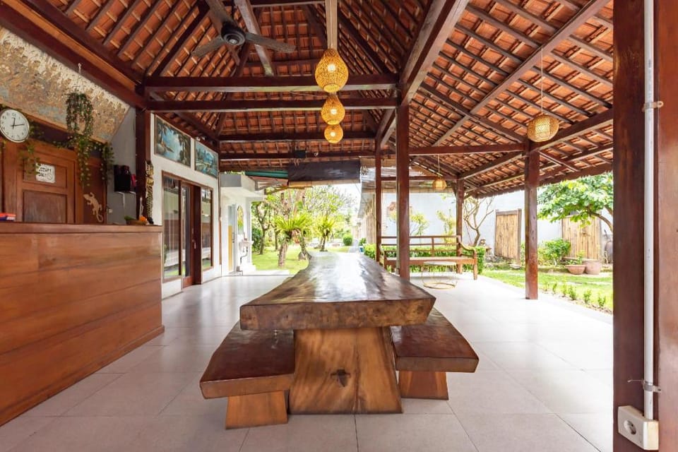 Urbanview Asung 2 Guesthouse near Canggu Hotel in North Kuta