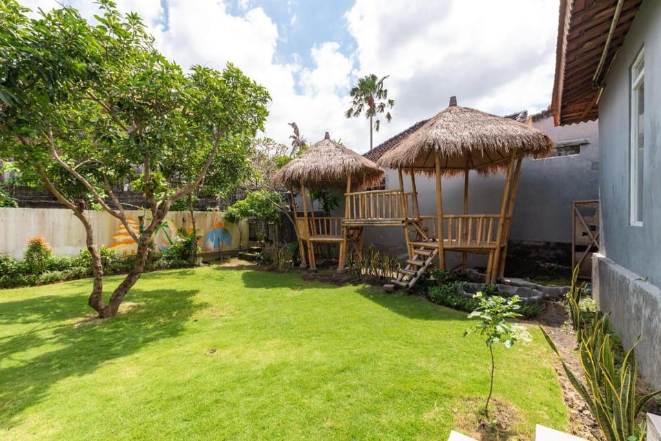 Urbanview Asung 2 Guesthouse near Canggu Hotel in North Kuta