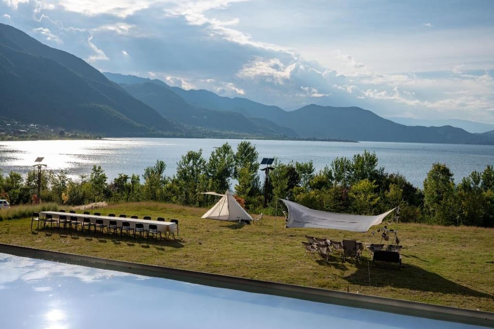 Hotel Qianshanji Lugu Lake Bed and Breakfast in China
