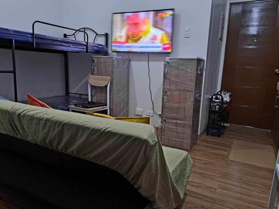 Wanted 1 M/F BedSpacer for 1 Month More Staycation Apartment in Manila City