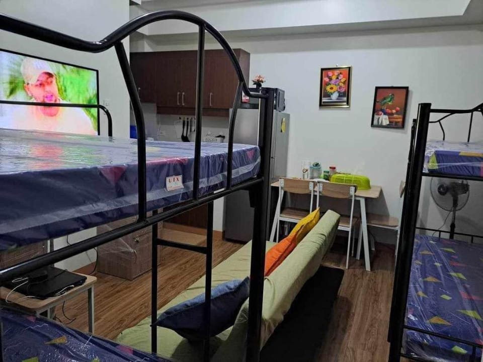 Wanted 1 M/F BedSpacer for 1 Month More Staycation Apartment in Manila City